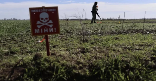 У Херсонській області один з мешканців натрапив на вибуховий пристрій.