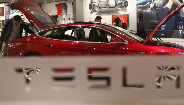 Акції Tesla піднялися до небачених висот, збільшившись на 12% після тріумфу Трампа, повідомляє Forbes.