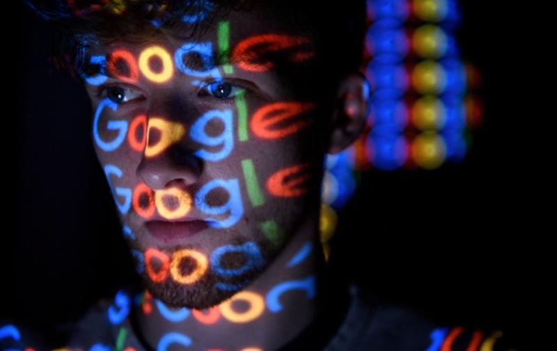 Російські власті наклали штраф на компанію Google в розмірі 2 децильйонів доларів, повідомляє CNN.